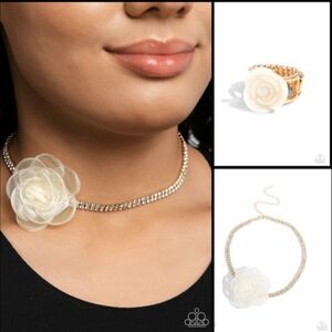 Elegant Cream Flower Choker Necklace